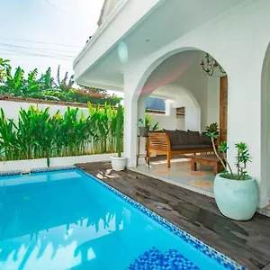 Putih , Seminyak (Bali) Indonesia
