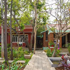 Rahees Bi Roambay - Backpacker Hostal